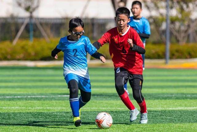 官宣：湖人双向合同签7尺中锋 新秀年场均3+3